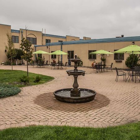 Hotel Baymont By Wyndham Fargo Exterior foto